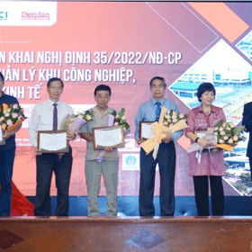 Trao chứng nhận bình chọn Khu Công nghiệp tiêu biểu Việt Nam 2022